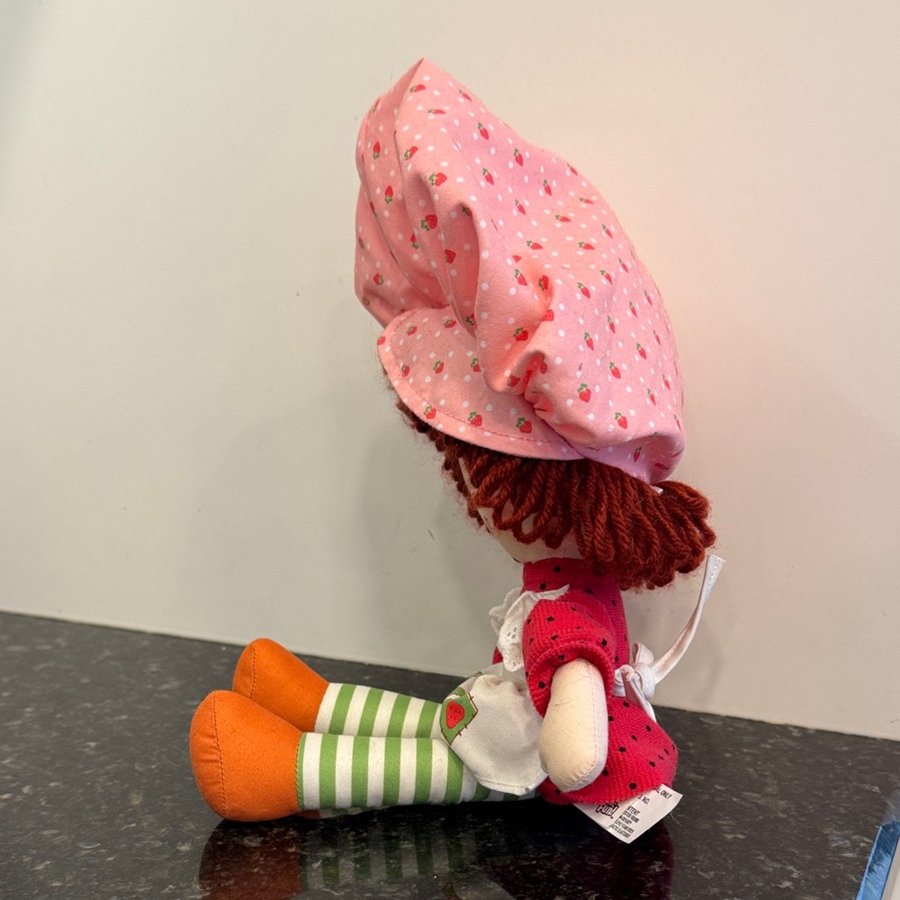 Strawberry Shortcake Soft Doll Plush 2016 16” Stuffed Toy Yarn Hair. Basic Fun - Picture 3 of 8